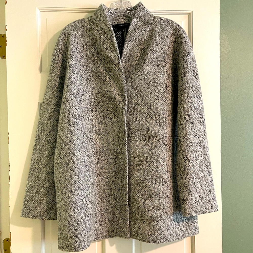 Club Monaco women’s light jacket. Size L. Hits below hip. Worn once, like new.